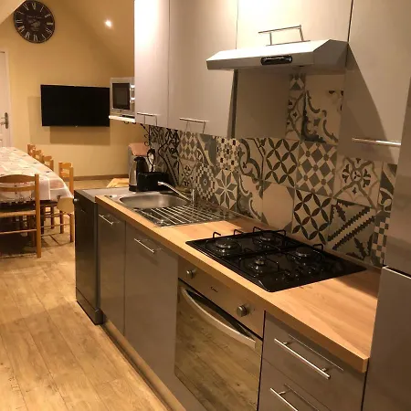 @ 10 Personnes Avec Piscine Interieure 31 Degres Zoo De 24 H Du Mans Apartment La Flèche