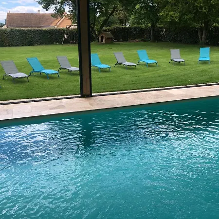 @ 10 Personnes Avec Piscine Interieure 31 Degres Zoo De 24 H Du Mans Apartment La Fleche