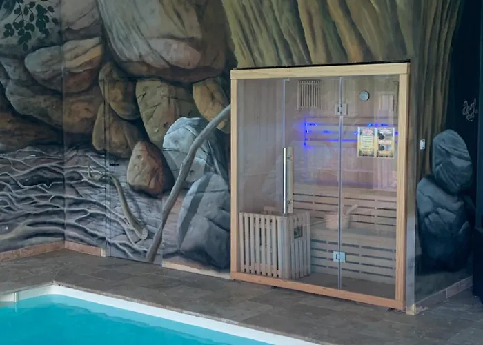 @ 10 Personnes Avec Piscine Interieure 31 Degres Zoo De 24 H Du Mans * La Flèche